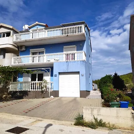 Blue House Apartment